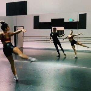 Katrina Rosita Instagram - @haileesteinfeld exposing all our diaries and shit 😂💭😭⠀
⠀
Song: Wrong Direction⠀
Artist: Hailee Steinfeld⠀
⠀
Missed dancing w/ you @russellmcorpis 🤍