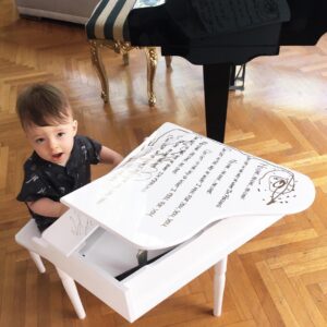 Katya Peneva Instagram - My little musician 💘 thanks auntie @aliciakeys and uncle @therealswizzz for the great present 😘 #piano #music #baby #fun