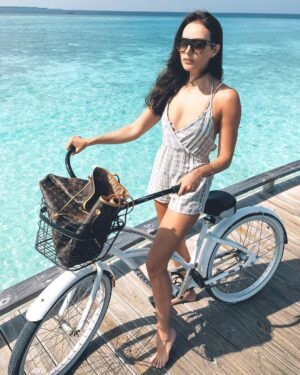 Katya Peneva Instagram - It’s so surreal with the snow outside #memories #islandlife #beachlife #maldives #asseenonme #asos #amillafushi #amilla