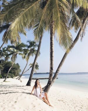 Katya Peneva Instagram - A moment in time 🙏🏻 #Amilla #amillafushi #maldives #island #holiday #vacation #asos @asos #lovelife #beach #islandlife #asseenonme