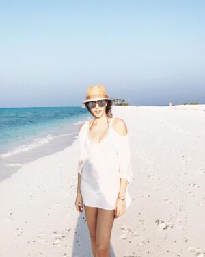Katya Peneva Instagram - The beach 🐬 #Maldives #island #islandlife #beachlife #beach #sea