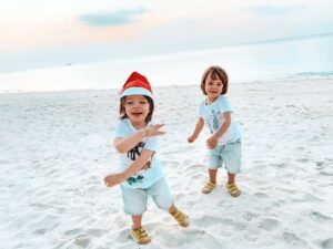 Katya Peneva Instagram - Never ending Christmas spirit! 🙈 #islandlife #beachlife #travel #maldives #myboys #twins