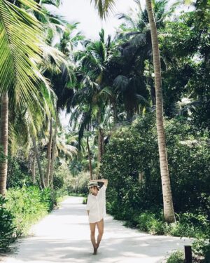 Katya Peneva Instagram - It's a jungle out here 🌴 #islandlife #maldives #island #amilla #amillafushi