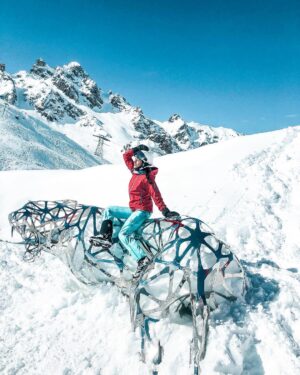 Katya Peneva Instagram - When white and blue are your favorite colors #nature #mountain #snowboarding #snowboard #courchevel #courchevel1850 #orlinski #richardorlinski