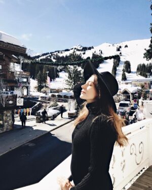 Katya Peneva Instagram - Winter love 💙 #courchevel1850 #courchevel #winter #snow #snowboarding #lovelife #love