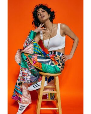 Kausar Mohammed Instagram - 🧡 LIVE LAUGH ORANGE 🍊⁣
Photographer: @shanleykellis.stills⁣⁣⁣
HMU: @calitamaz⁣⁣⁣
Stylist: @reenaray