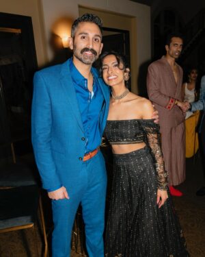 Kausar Mohammed Instagram - 🖤🤎 let’s keep these Oscar seasons brown (and Black) AF 🤎🖤 Shoutout to all of this years amazing nominees (👏🏾👏🏽👏🏿) and for the amazing hosts and sponsors of this celebration. And shoutout to every South Asian friend in the industry who is so damn talented and keeps doing their damn thing and I can’t wait for them to blow tf up. 

@kalpenn, @lilly, utktheinc, tanfrance, @therealhannahsimone, @rupikaur_, @sharmeenobaidchinoy, @anitachatterbox, @shrutirya, @archanamisrajain @paramountco

Also I love my @thesareeroom outfit 🙏🏽🙏🏽🙏🏽 ty for styling me!

Photo Credit: Jon Kopaloff/Getty  @gettyimages @agame.pr
Alberto E. Rodriguez/Getty Images Product of Culture @_productofculture_