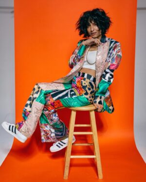 Kausar Mohammed Instagram - 🧡 LIVE LAUGH ORANGE 🍊⁣
Photographer: @shanleykellis.stills⁣⁣⁣
HMU: @calitamaz⁣⁣⁣
Stylist: @reenaray