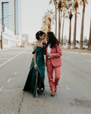 Kausar Mohammed Instagram - The day after our meetha-mu, we had our civil ceremony with immediate fam. We wanted to get ready together by ourselves before meeting our families at the restaurant and toast/dance/party. We decided to rock our fave colors -- rose and teal (and later you’ll see that we made THEM wear white/cream). Having that time before felt really special to ground us in THE DAY. 🖤💐🖤

📸: @_codygoldphotos
