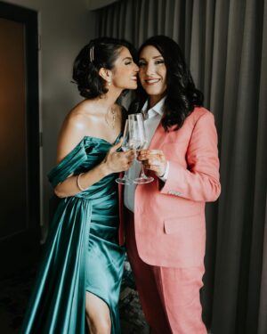Kausar Mohammed Instagram - The day after our meetha-mu, we had our civil ceremony with immediate fam. We wanted to get ready together by ourselves before meeting our families at the restaurant and toast/dance/party. We decided to rock our fave colors -- rose and teal (and later you’ll see that we made THEM wear white/cream). Having that time before felt really special to ground us in THE DAY. 🖤💐🖤

📸: @_codygoldphotos