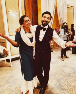 Kausar Munir Instagram - Puraane zamaane ko naya banaane ka mauqa bahot kum logon ko milta hai…and I got to do it with joy and in style, all thanks too the faith and love of stellar artists and humans @motwayne & @itsamittrivedi 
#jubileeonprime releases today only @primevideoin 
10 golden episodes and 12 original songs by us ♥️🧿