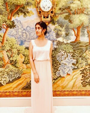 Kausar Munir Instagram - 18 years today, and teaches me to be strong and sublime every single day! Happy Birthday my gorgeous, golden girl, may every one of your dreams come true. And then some more... ❤️❤️❤️
