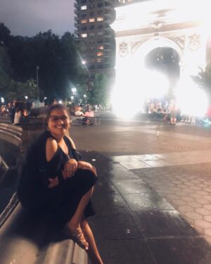 Kausar Munir Instagram - How to celebrate your first @filmfare when in New York!  Eat, drink, jazz, drink, dessert, drink… with your OG award- the daughter! And did i mention the drink! 🤪
Grateful and overwhelmed by all the love and wishes. Thank you doston ♥️🤗#lehrado🇮🇳 #83thefilm @kabirkhankk 🙏🏼