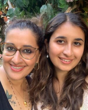 Kausar Munir Instagram - How to celebrate your first @filmfare when in New York!  Eat, drink, jazz, drink, dessert, drink… with your OG award- the daughter! And did i mention the drink! 🤪
Grateful and overwhelmed by all the love and wishes. Thank you doston ♥️🤗#lehrado🇮🇳 #83thefilm @kabirkhankk 🙏🏼