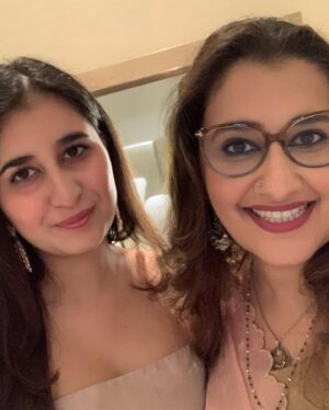 Kausar Munir Instagram - Proud to represent @83thefilm that celebrates the integral ‘team spirit’ of One India! 
Thank you kaptaan @kabirkhankk for making me a small part of your big dream 🇮🇳♥️🙏🏼
#lehrado #iifa2022 #bestlyrics #abudhabi #yasisland