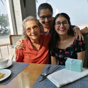 Kausar Munir Instagram - When the daughter befriends the don, all you can do is smile nervously in the back! Watch @sophiepandita in a sweet cameo on Searching for Sheela ❤️ @netflix_in @dharmaticent @karanjohar @apoorva1972 @shakunbatra @aneeshabaig #maanandsheela