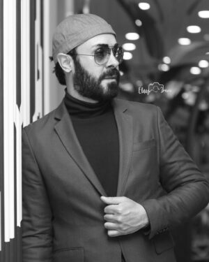 Kaveh Samakbashi Instagram - آغاز اكران آنلاين فيلم سينمايي "فرانكفورت ٨ صبح" از نهم اسفند ماه در پلتفرم فيلم ناب

#kavehsammakbashi 
@filmnab

Photo by: @elnazirani76