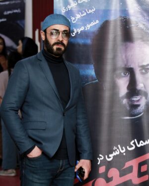 Kaveh Samakbashi Instagram - من آدم‌های خوب زیادی را می‌شناسم که از دست دادم‌شان . این را می‌دانم که زنده‌ان و خوشبخت ؛ اما خب شاید تا آخر زندگی دیگر هیچ‌وقت همدیگر را نبینیم . دانستن این حقیقت باعث این نمی‌شود تا فکر کنم حتما من آدم بدی بوده‌ام که این‌طور از یکدیگر دور افتاده‌ایم .
یک روزی یاد می‌گیریم که این فقط یکی از مهمترین خاصیت‌های زندگی است : هیچ‌وقت نمی‌توانی همه‌چیز و همه‌کس را در کنار خودت نگه‌ بداری . چه خوب‌ و چه بد .

#kavehsammakbashi 

Photo by: @elnazirani76