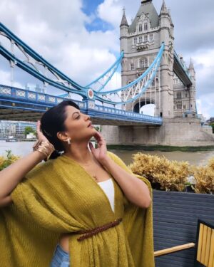 Kavita Kaushik Instagram - 1 year to a film that I absolutely relaxed and had a great time on ! Pampered like a family trip , kept laughing , ate like a bear and got paid and Film made 100 crores plus !!! Congratulations team #carryonjatta3 👏 ❤️