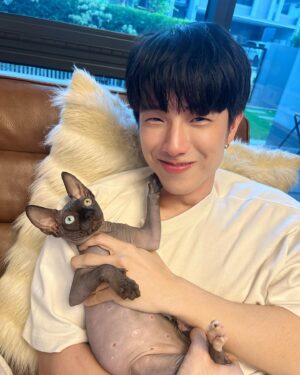 Kay Lertsittichai Instagram - ฝากน้องเอญ่าด้วยนะงับ🐱😍
ปล.สปอนน้องได้นะครับ5555