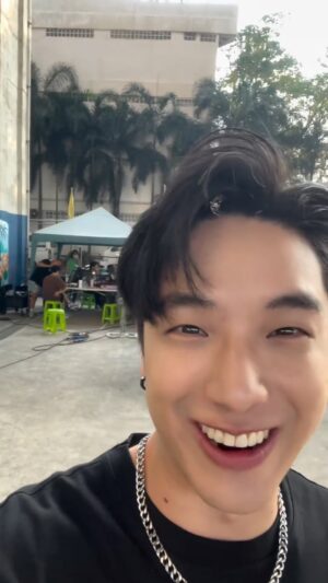 Kay Lertsittichai Instagram - ใครตลกสุด ช่วยเม้นกันหน่อยครับ55555 balance challenge prank🤣