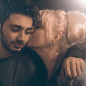 Kaya Giray Instagram - love u mom ❤️ Hayatımdaki en büyük şans senin evladın olmak Annem, biliyorsun. Yalnız bugün değil her gün Anneler günün kutlu olsun 💐 Hayatta olan olmayan tüm Annelerin her günü kutlu olsun 🙏🏻