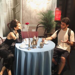 Kaya Giray Instagram - onu etkileyen bakışlarımdaki endam değil sırtıma taktığım çantamdı ❤️ @audrey.hepburn