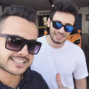 Kaya Giray Instagram - Sence insanlar mutlu oldukları zaman mı gülerler? yoksa kendilerini mutlu olduklarına inandırmak istedikleri zaman mı? 🙂🙃