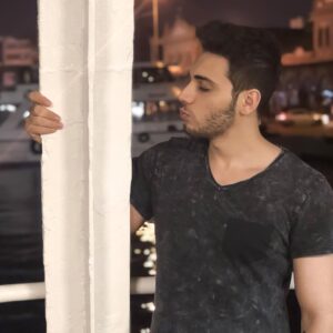 Kaya Giray Instagram - Müzisyen Kaya Giray dünyada bir ilk’e imza atarak Beşiktaş-Kadıköy vapuruyla evlendi. Tatlı çift’e bir ömür mutluluklar dileriz. 🚢 ❤️ 🗿