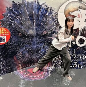 Kayano Masuyama Instagram - この間『ゴジラ-1.0』も観てきましたっ🎬
ぜったい遭遇したくはないけど、スクリーンのゴジラは
圧倒的カッコよかった、、ぜったい遭遇したくないけど…！

#かやの鑑賞日記 #ゴジラ #ゴジラマイナスワン 
#だれにもお願いされてない勝手な #pr ？😂
#だってそこにゴジラが居たんだもの
#あ #遭遇してしまってるわ #めりくりいぶ 🎄
