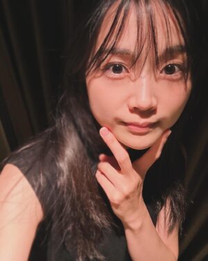 Kayano Masuyama Instagram - 突然、もうええわというほど大量のお顔のアップ置いていきます。
だって。お肌の調子、良いんじゃないか…⁇
あゆ姉にプレゼントしてもらったハイライトとお部屋の照明も相まって、ちゅるんちゅるんなのではないか…⁇🥚