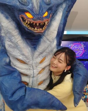 Kayano Masuyama Instagram - #ウル活ライフ になんと！
私の推し怪獣 ガゾートが会いに来てくれました👏👏
小っちゃい頃ビデオで何度も観ていたあのガゾートが！

見てくださいこの愛らしいおててを、、😮‍💨♡

ありがとうございます、ガゾートと関係者各位🙇‍♂️！笑