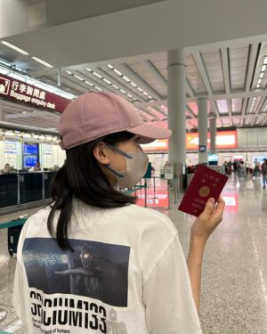Kayano Masuyama Instagram - 実は先日受験していたTOPIK、
韓国語能力試験。
2級、合格していました💮やったー！

6月にウルトラで台湾と香港へ行かせてもらって、
拙いながらも中国語や台湾語、広東語で現地の方と
少しでもコミュニケーションをとれると楽しくて、😂♡

元々ハングルは読めるところからのスタートだったので
韓国語を目標を近くに設定して勉強してみよう、と
挑戦してみました！そう、意外と時間がなかった！笑

韓国語で上手にコミュニケーションをとれるまでは
まだまだ努力が必要ですが、
問題文もリスニングも全て韓国語だったので
どっぷりと浸かれたようで楽しみながら臨めました✏️📖