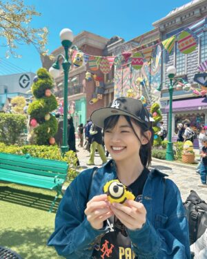 Kayano Masuyama Instagram - gm💛

#それ以上食べない方がいいよ…
#と控えめに助言しながら撮ってくれた妹 
#美味しくて止まらない気持ちと可愛くて撮りたい気持ち 
#カレーマンなんだよ 
#ミニオンのアトラクションで鶴瓶さんに
#一週間お風呂入ってない人って当てられちゃった 
#うれしかった #🤣 #Minions #♡