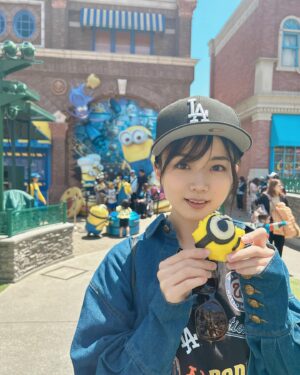 Kayano Masuyama Instagram - gm💛

#それ以上食べない方がいいよ…
#と控えめに助言しながら撮ってくれた妹 
#美味しくて止まらない気持ちと可愛くて撮りたい気持ち 
#カレーマンなんだよ 
#ミニオンのアトラクションで鶴瓶さんに
#一週間お風呂入ってない人って当てられちゃった 
#うれしかった #🤣 #Minions #♡