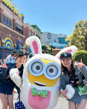 Kayano Masuyama Instagram - 妹の朱里乃とUSJへ🩶✨
朱里は初ユニバだったけどアニメとか詳しいのでいろいろ解説してくれたり私が誰推しだったか各作品覚えててくれてるから助かりました！🤣変わってなかった！笑

ちょうど去年、ハリーポッター全シリーズ観返してたのでさらに感動した〜🪄♡ #USJ #ユニバ #ハリーポッター
#Harrypotter #コナン #鬼滅の刃 #ヒロアカ#JurassicPark #ジュラシックパーク #モンハン #妹の好きを詰め込んだ場所 #私もさらに好きになってしまった