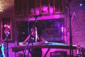 Kayla Briët Instagram - • austin was a dream • 🌹 thank you to everyone who came out to celebrate with us this weekend, to @solcollective and @rpm.fm for bringing together artists from across the nation together for an unforgettable night at @sxsw... it’s a surreal thing for many people to come together from around the world, seeking and finding beauty in what connects us, through music. i’m walking away with memories of wonderful musicians and friendships to bloom. and i won’t forget you singing with me and asking you to give hugs to each other during my last songs — that was very nice (〃ω〃) i know I’ll be coming back for you someday in the future, Austin. until then ~ .
#sxsw2018 📸: @thelittleghost
