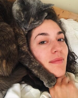 Kaylah Zander Instagram - How much would you pay for this cat that is also a hat?