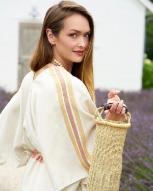 Kaylee DeFer Instagram - Carry a piece of art wherever you go with this beautifully woven bag. 🌿👜 

Let the threads of craftsmanship and style intertwine effortlessly in your hands.

📸: @lorinklarisphotography 
*
*
*
*
*
# wovenbag #shelterisland #shelterislandny #shelterislandnewyork #summerinnewyork #newyorksummer #summer2023