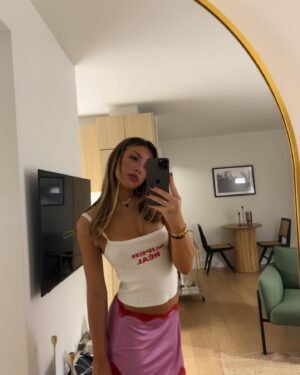 Kaylee Quinn Instagram - 👛👛