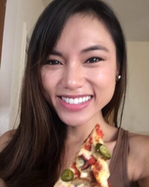 Kayli Tran Instagram - My beloved. Where have you been? It’s been so long since we’ve been distancing ourselves. I miss the days you come knocking at my door. I miss how excitedly I would greet you with open arms. It’s as though you warm my heart, my soul. Where are you now? Oh how I miss you so. ❤️🥺👉👈🍕🍕
⠀⠀⠀⠀⠀⠀⠀⠀⠀
I’m spiraling. 🤪 lol What’s your favorite food?? Would love to see your love note to it! You bet Imma read it like it’s for me. Hahaha