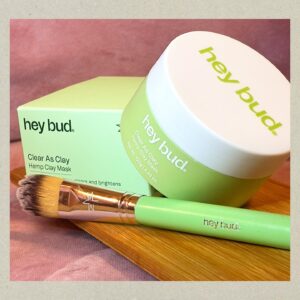 Kayshia Fils-Aimé Instagram - How I spent my storm day🧖🏾‍♀️🍫🍷💻

#ad 
I relaxed with my @heybudskincare clay mask and just can't wait to see the results!🤩 (And share them with yall😋) I kept the mask much longer than what's written on the box (as you can see by the cracks 🤣🤣 but it felt good!🤷🏾‍♀️) 

They have several healthy goodies for you to treat your skin🌿 So check them out to see all their benefits because on days off we take care of our skin, we relax, we eat, we binge watch movies or series and we drink wine😎 (or agua💧)
Who would enjoy a nice face mask right now?!🙋🏾‍♀️