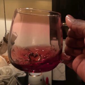 Kayshia Fils-Aimé Instagram - How I spent my storm day🧖🏾‍♀️🍫🍷💻

#ad 
I relaxed with my @heybudskincare clay mask and just can't wait to see the results!🤩 (And share them with yall😋) I kept the mask much longer than what's written on the box (as you can see by the cracks 🤣🤣 but it felt good!🤷🏾‍♀️) 

They have several healthy goodies for you to treat your skin🌿 So check them out to see all their benefits because on days off we take care of our skin, we relax, we eat, we binge watch movies or series and we drink wine😎 (or agua💧)
Who would enjoy a nice face mask right now?!🙋🏾‍♀️