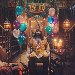 Kayvan Novak Instagram - Guillermo informs me that if I was born in 1978 today I would turn 43 years old. So young! So dumb! So full of.. nevermind 🥳