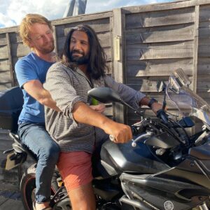 Kayvan Novak Instagram - Sometimes you just feel like throwing caution to the wind and sitting on a friend’s motorcycle so you can both pretend to be characters from one of your favourite 80’s TV cop shows.. #friendsreunited❤️