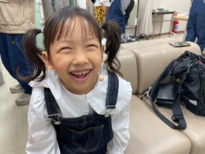 Kazisakku Instagram - ストーリーにも挙げましたが
オフ会のオフショットです☺︎
ダンスに向かうカンナの背中は我が子ながらかっこよく感じました🌸
目が🌙のせんちゃん❤️
楽屋でスライムにハマるおはるです👧🏻
購入してくださった方が非常に多く、嬉しいことにアーカイブの購入と視聴が延長されました✨購入は4月14日12時まで、視聴は18時までです😊

#カジサックオフ会
#オフショット
#ヨメグラム