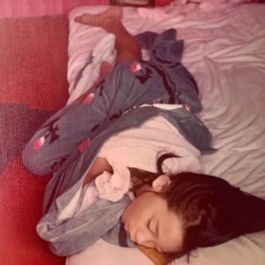 Kazu Makino Instagram - ‘apparently’ i still sleep in the same position and please identify the design of my absolute best jeans and the of the blanket , recognized instantly by my best buddy isabel @isabelmarant !!! this is destiny …😂🤣
