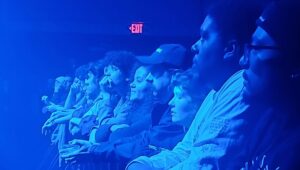 Kazu Makino Instagram - ✔️thank you for coming out to our shows…loved it so much. more to learn before heading to EU. 🍉🍉 audience from philly @uniontransfer  and kiss her kiss her from @brooklynsteel