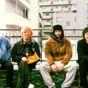 Kazuki Arai Instagram - King Gnu “Teenager Forever“
MV公開されました

既に沢山の人が見てくれて本当に嬉しい。
何よりこのタイミングでこんなおふざけお気楽MVに出てくれたオカン、おかげさまでこんなに良い映像になりました。ありがとう
プレッシャーでお腹が痛いと言いながら頑張ってくれました🙏

いつもながらにPERIMETRONありがとう。

#PERIMETRON
#KingGnu
#teenagerforever