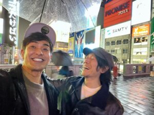 Kazuki Kitamura Instagram - いよりと2人で大阪ライブ弾丸ツアー！最高だった！
back number は来年3月ここでやるらしい😳凄い！
とにかく大阪満喫した！
#mama #大阪#backnumber